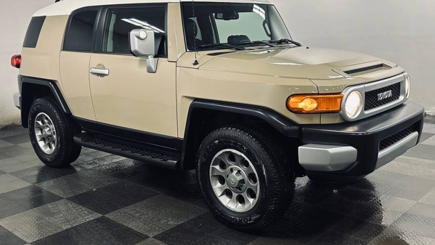 2012 Toyota FJ Cruiser Base — SUV — 122,429 mi — Parma Heights, OH