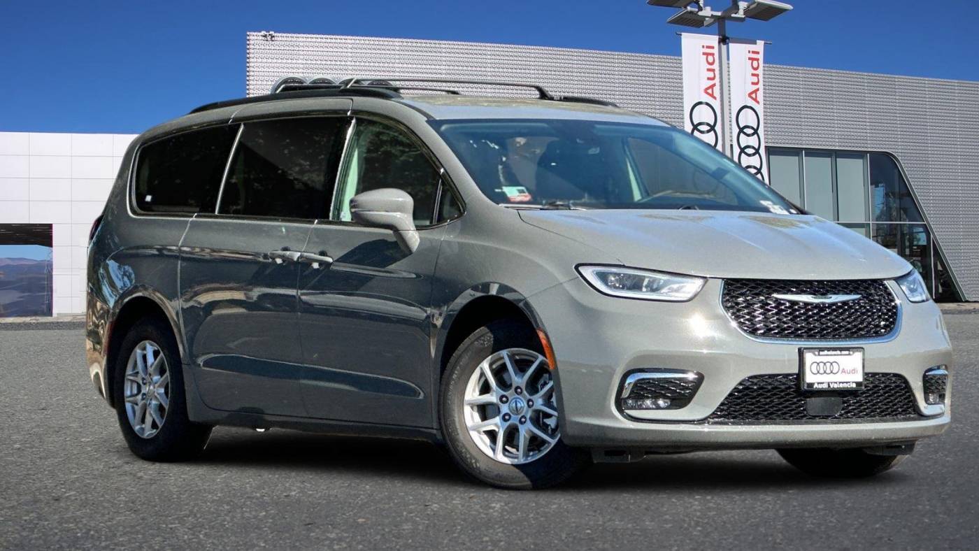 2022 Chrysler Pacifica Touring L — Minivan — 59,318 mi — Valencia, CA