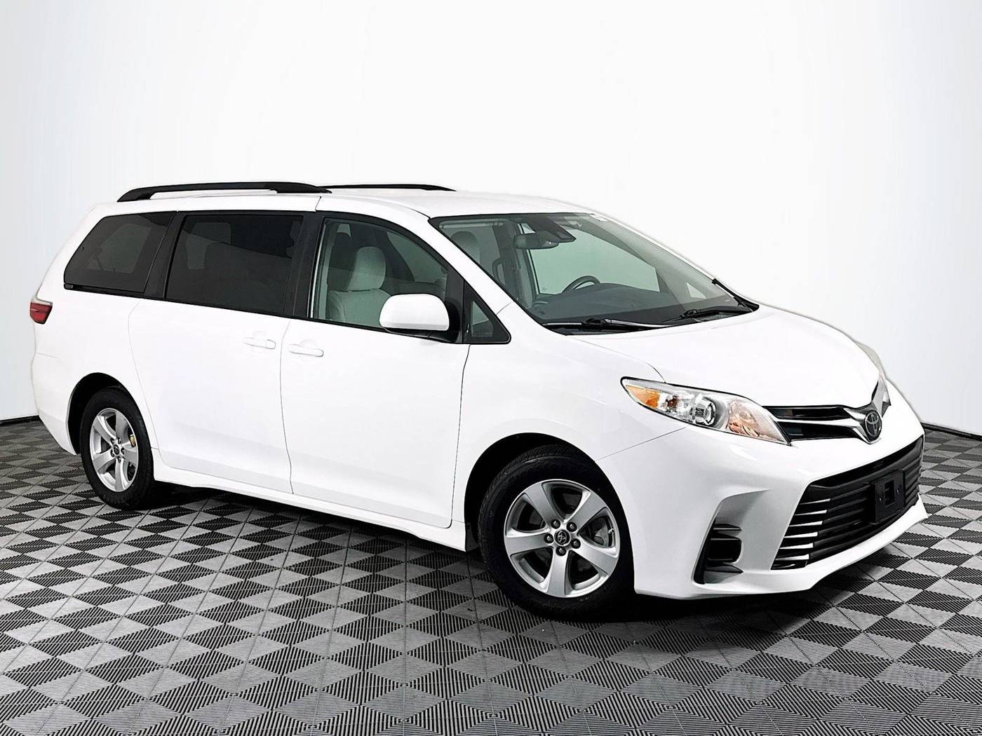 2020 Toyota Sienna LE — Minivan — 87,635 mi — Houston, TX