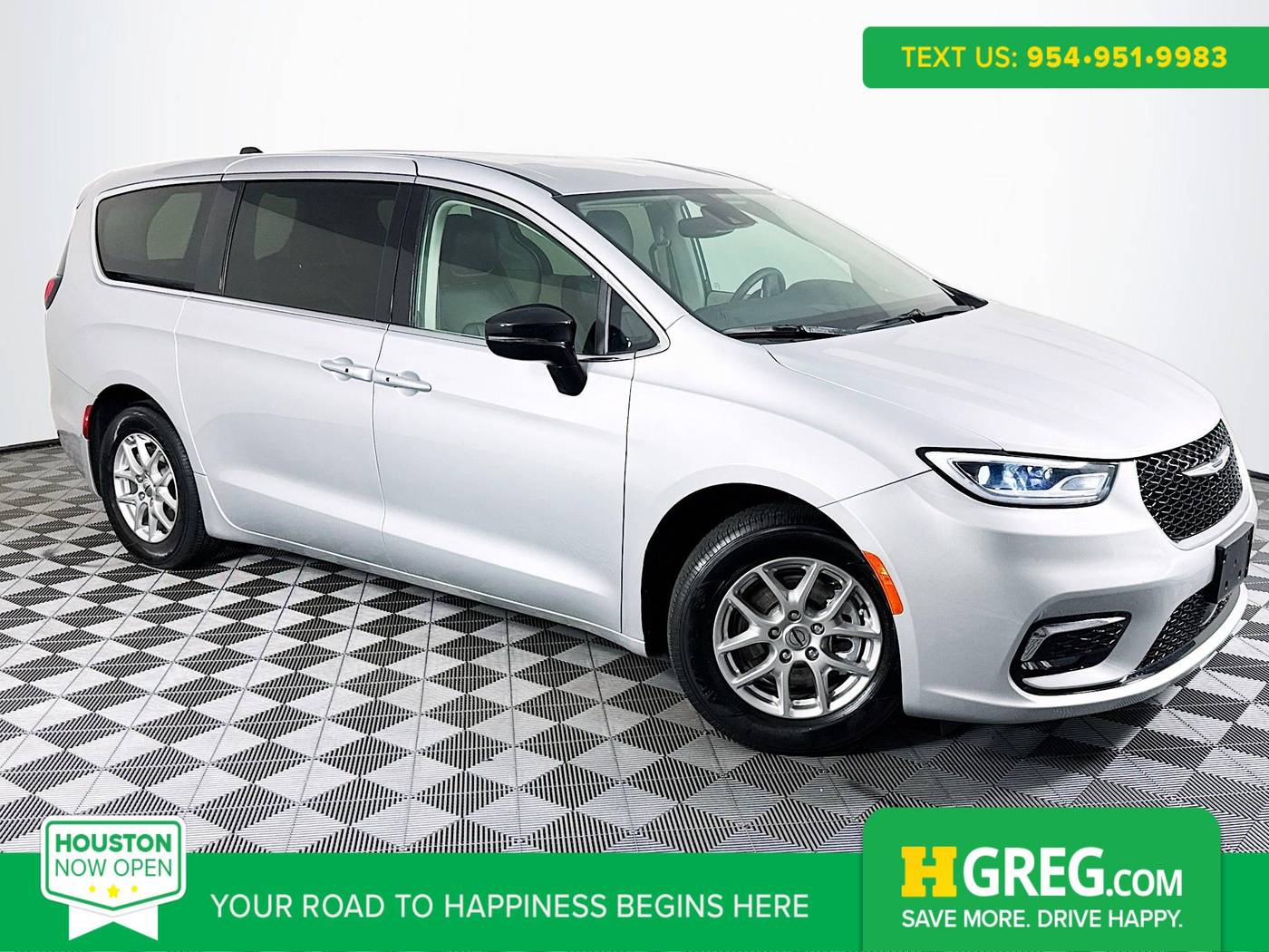 2024 Chrysler Pacifica Touring L — Minivan — 27,690 mi — Houston, TX