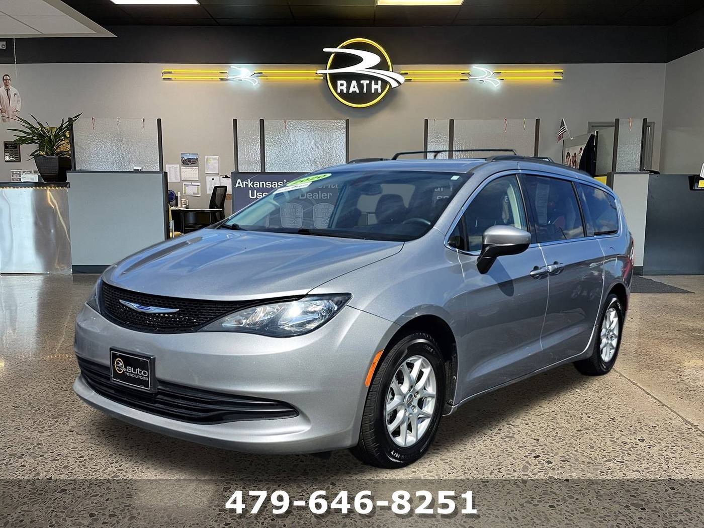 2020 Chrysler Voyager LXI — Minivan — 112,492 mi — Fort Smith, AR