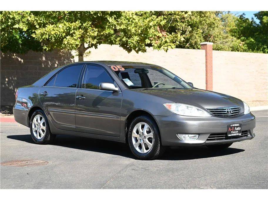 2005 Toyota Camry LE V6 — Sedan — 81,082 mi — Sacramento, CA