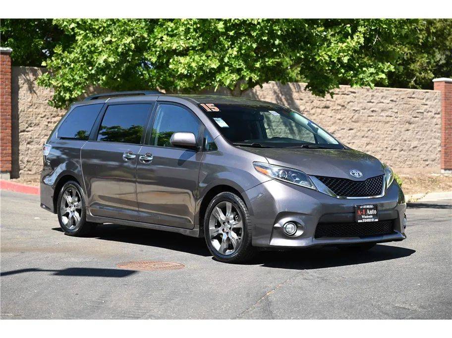 2015 Toyota Sienna SE — Minivan — 118,888 mi — Sacramento, CA