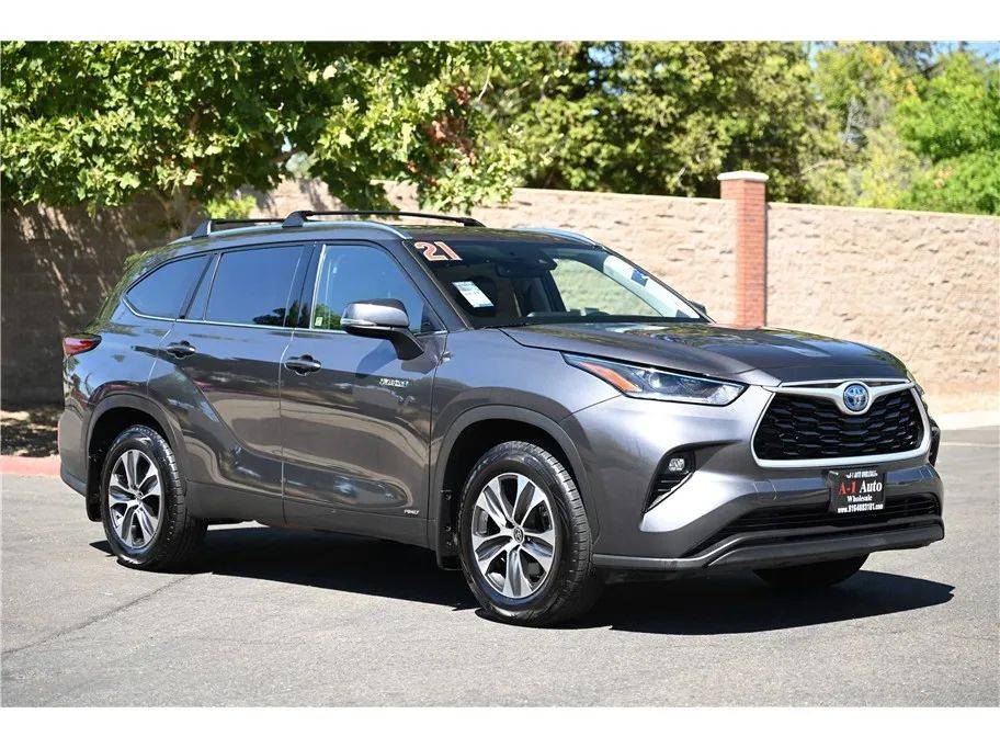 2021 Toyota Highlander Hybrid XLE — SUV — 114,605 mi — Sacramento, CA