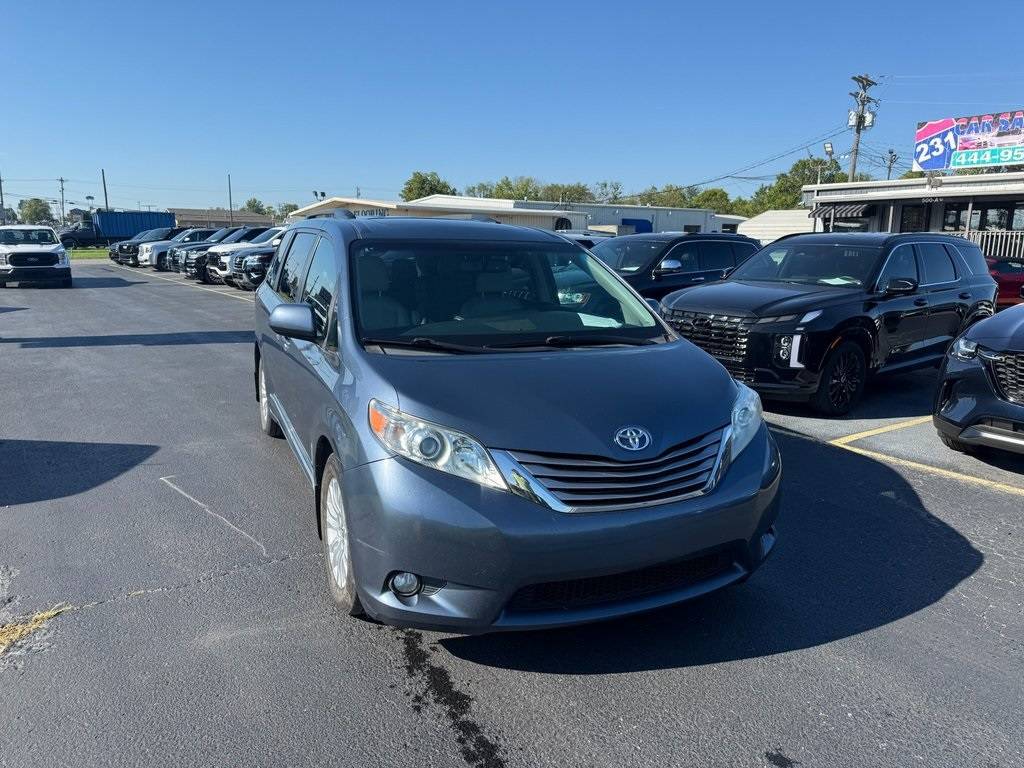 2017 Toyota Sienna XLE — Minivan — 186,962 mi — Lebanon, TN