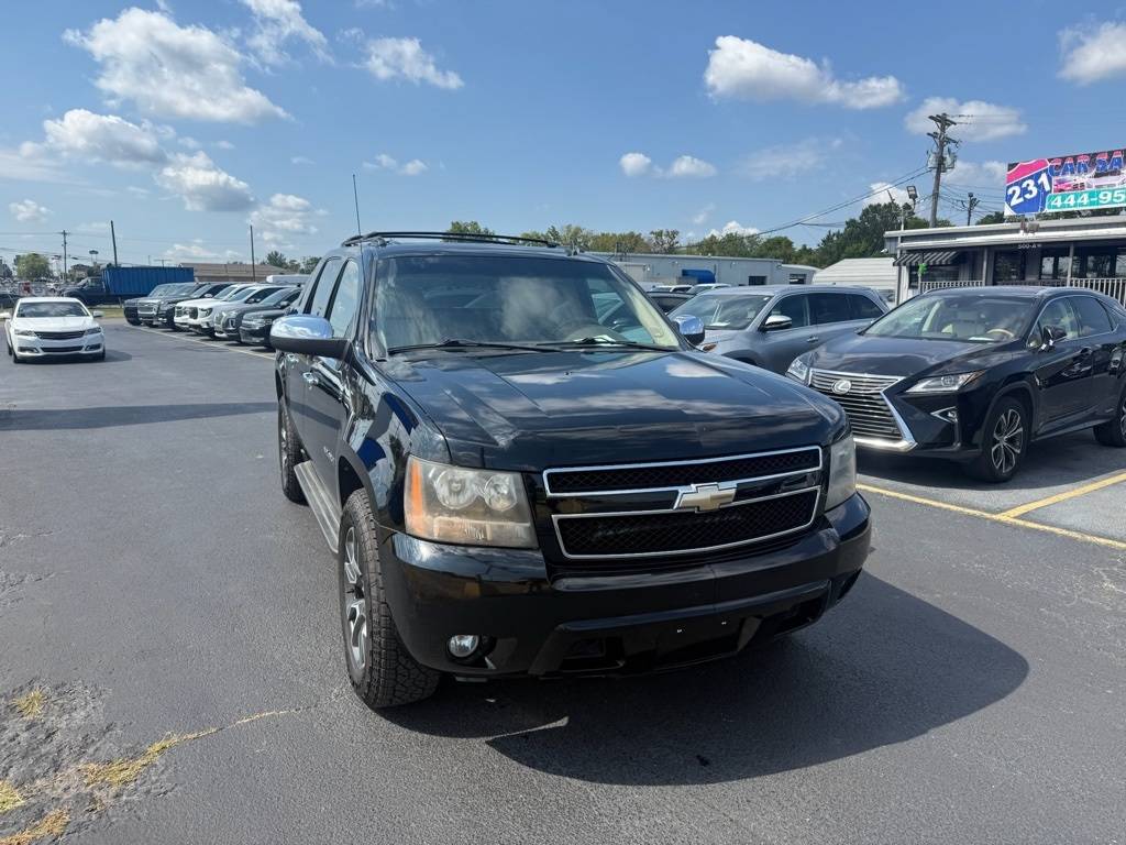 2011 Chevrolet Avalanche LT — Pickup Truck — 157,714 mi — Lebanon, TN