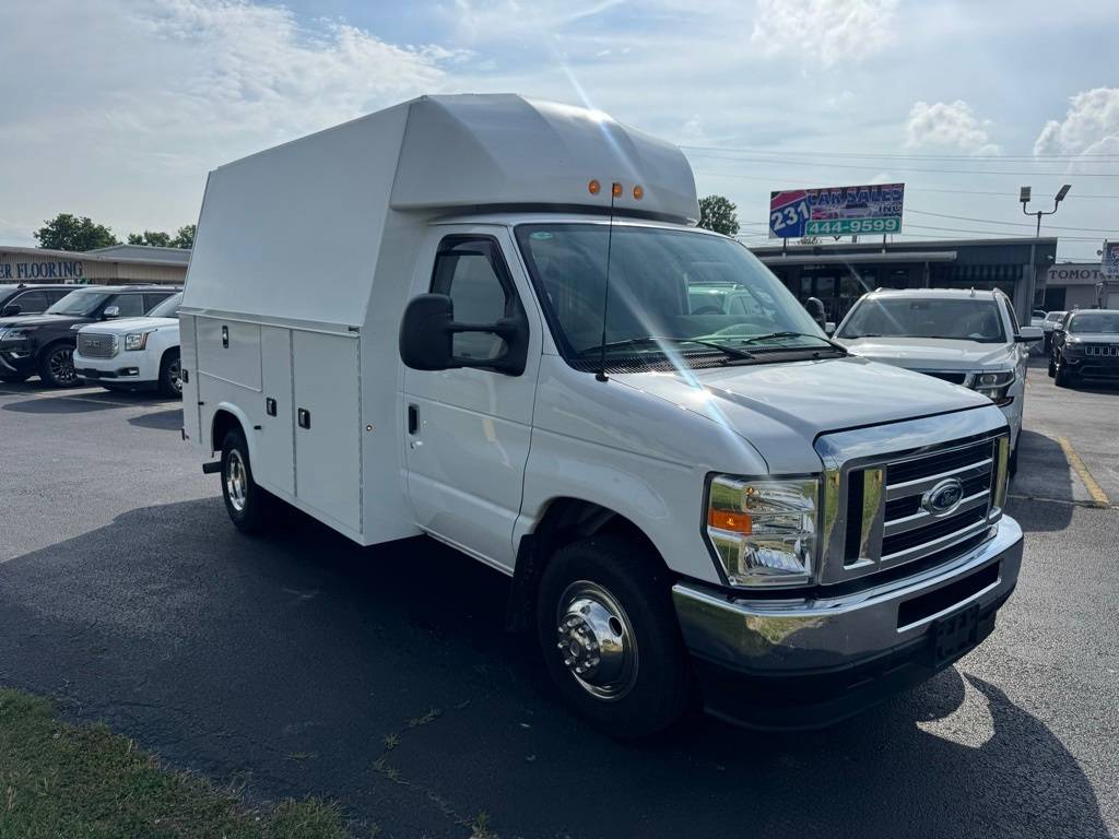 2025 Ford E-Series Cutaway E-Series Cutaway — Chassis Cab Truck — 7,985 mi — Lebanon, TN