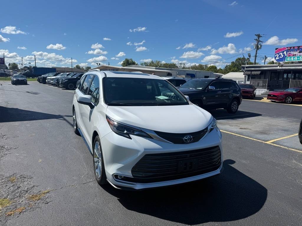2024 Toyota Sienna Platinum — Minivan — 12,396 mi — Lebanon, TN