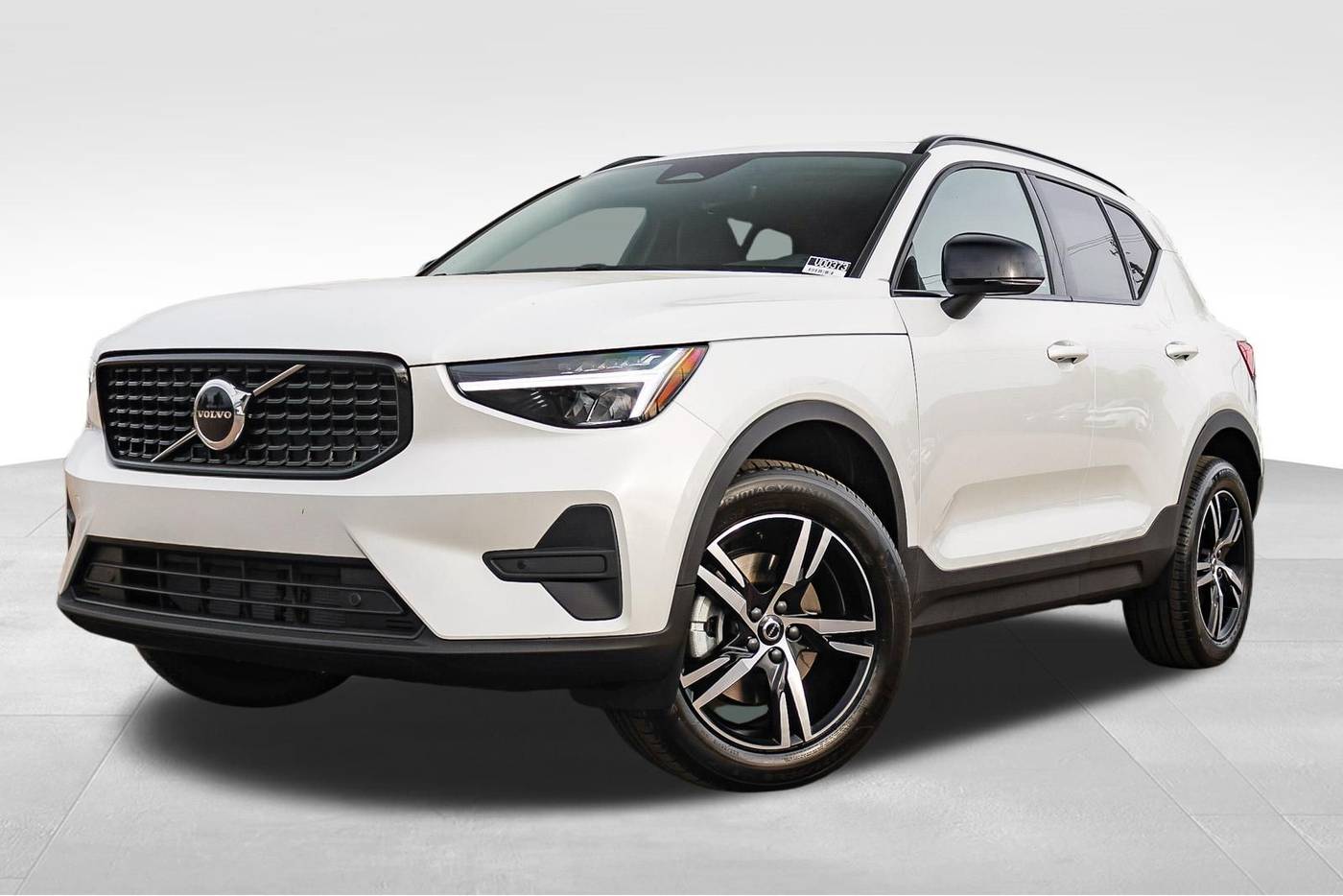 2026 Volvo XC40 B5 Core