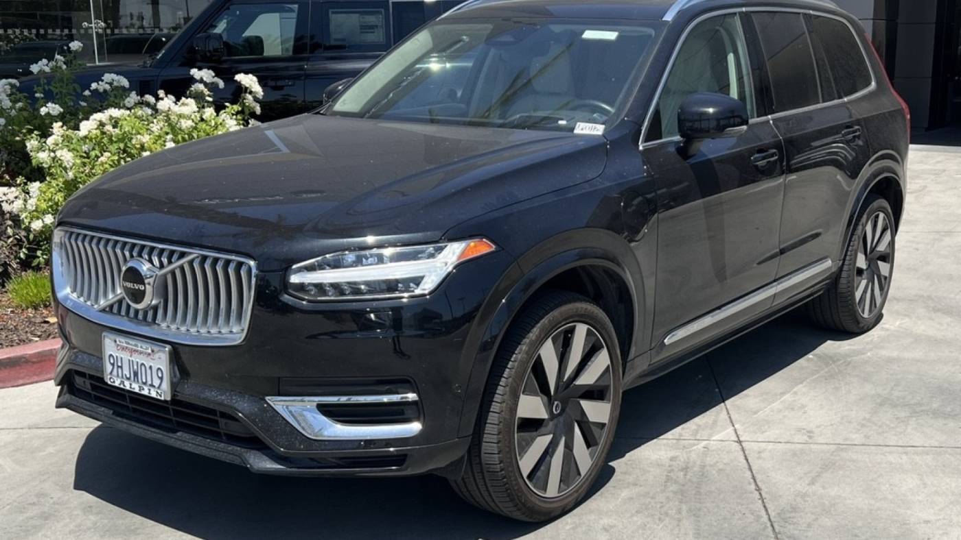 2023 Volvo XC90 Recharge T8 Ultimate Bright Theme 6P