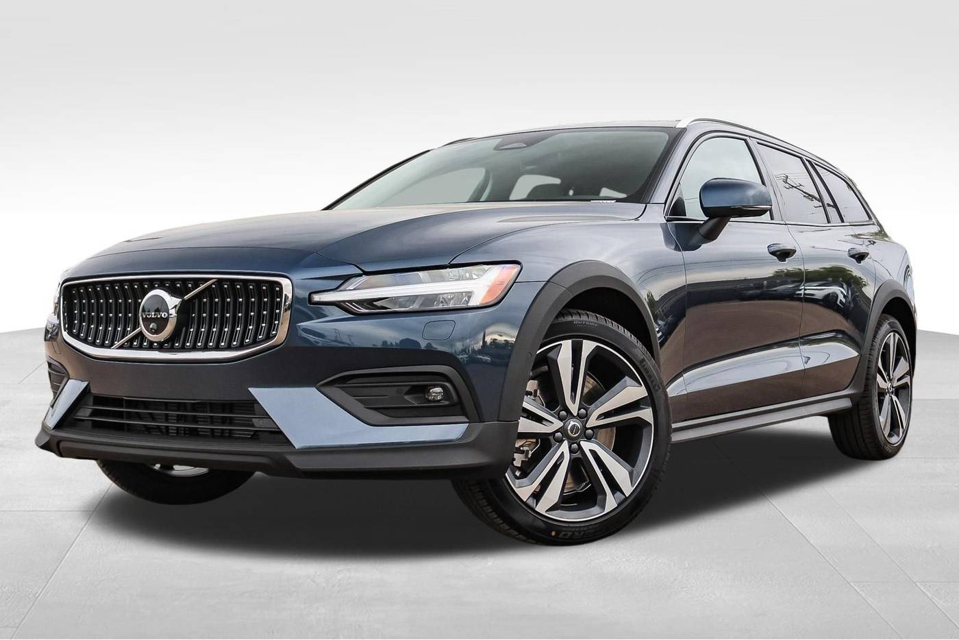 2026 Volvo V60 Cross Country B5 Plus