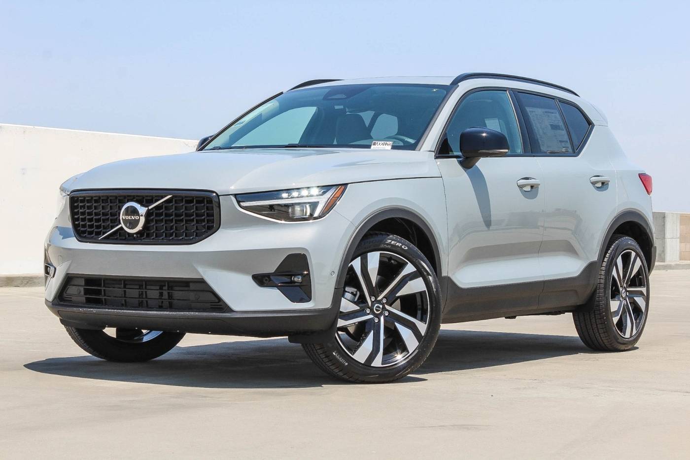 2025 Volvo XC40 Plus — SUV — 5,647 mi — Fresno, CA