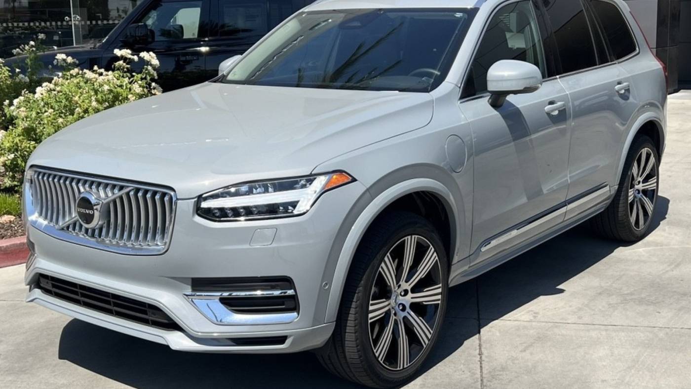 2024 Volvo XC90 Recharge T8 Plus Bright Theme 7P