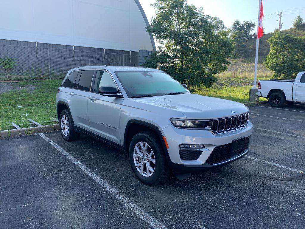 2022 Jeep Grand Cherokee Limited — SUV — 29,390 mi — Triadelphia, WV