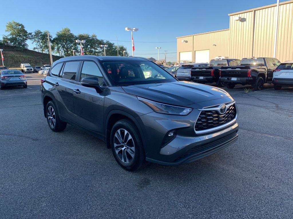 2023 Toyota Highlander XLE — SUV — 19,453 mi — Triadelphia, WV