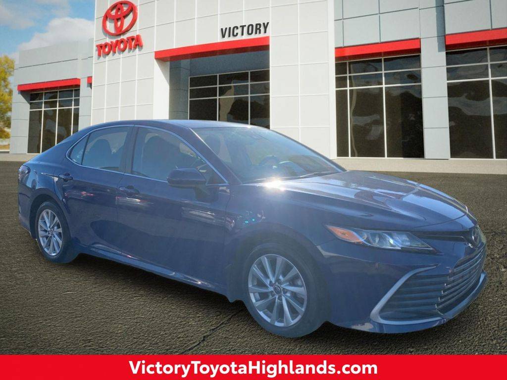 2023 Toyota Camry LE — Sedan — 33,536 mi — Triadelphia, WV