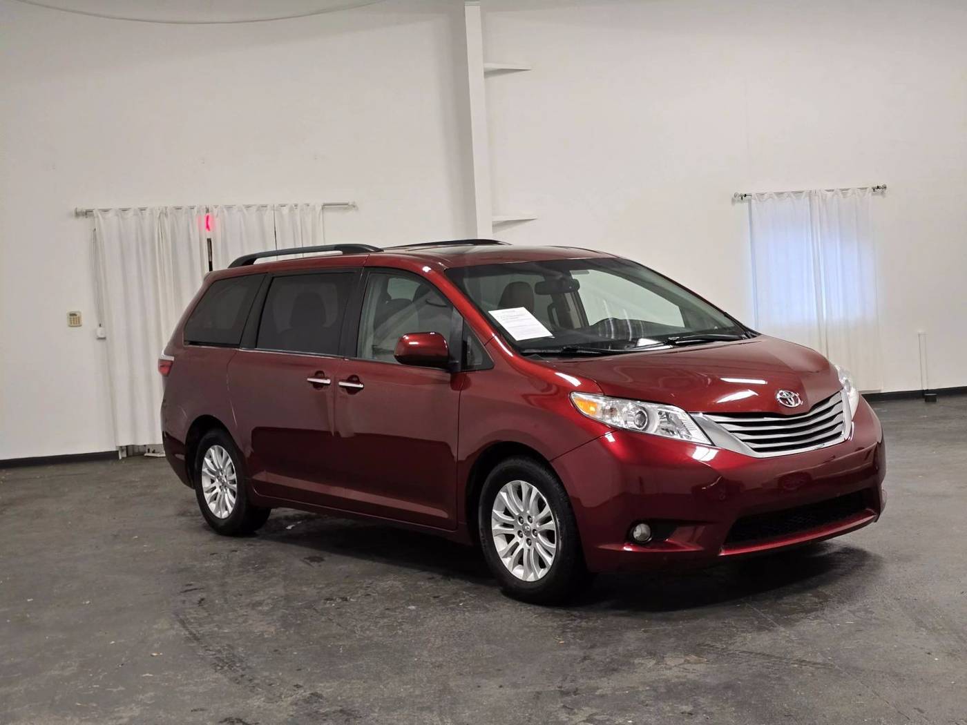 2017 Toyota Sienna XLE — Minivan — 139,658 mi — Duluth, GA