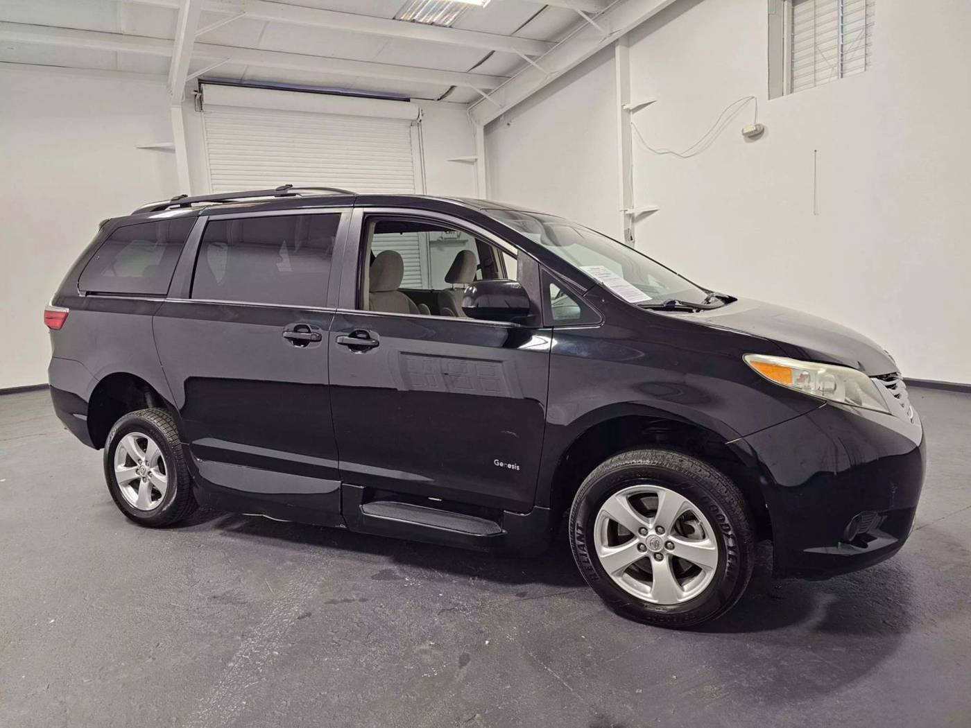 2015 Toyota Sienna LE — Minivan — 111,955 mi — Duluth, GA