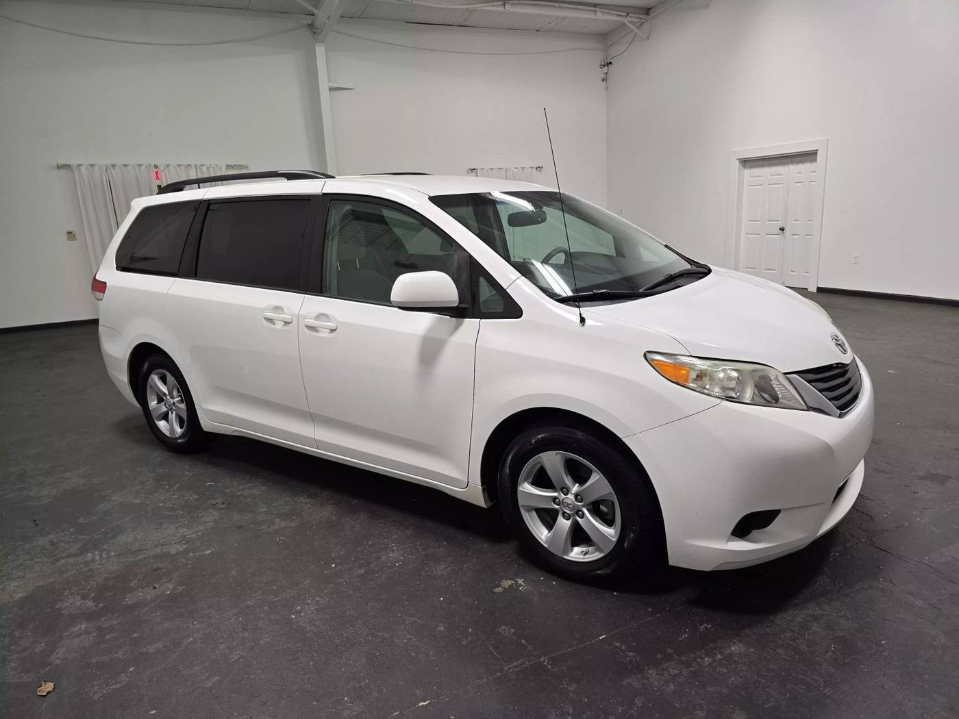 2014 Toyota Sienna SE — Minivan — 141,758 mi — Duluth, GA