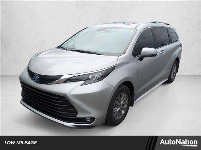2025 Toyota Sienna XLE — Minivan — 3,569 mi — Mobile, AL