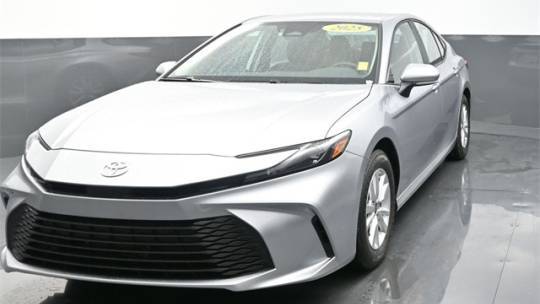 2025 Toyota Camry LE — Sedan — 33 mi — Daphne, AL
