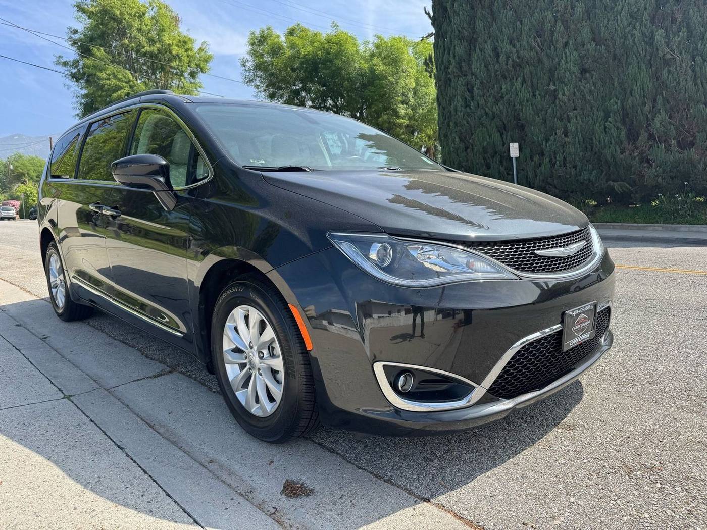 2017 Chrysler Pacifica Touring L — Minivan — 76,615 mi — La Crescenta, CA