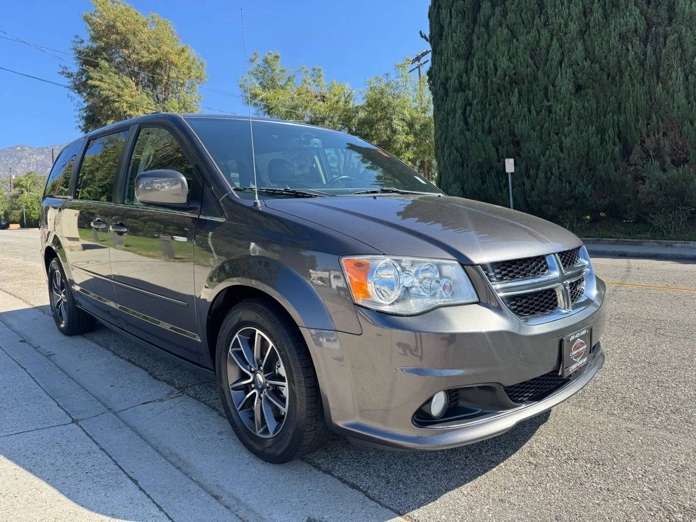 2017 Dodge Grand Caravan SXT — Minivan — 111,789 mi — La Crescenta, CA