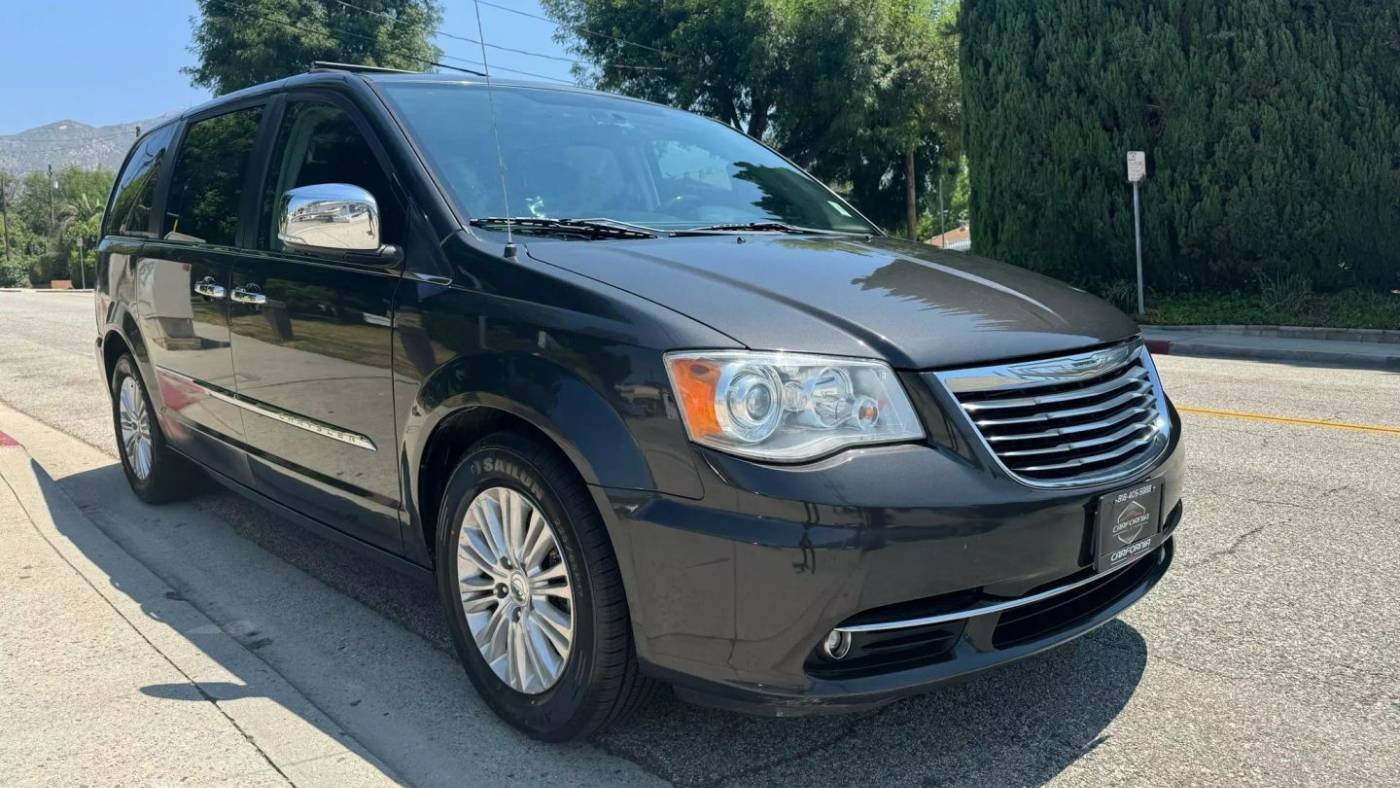 2012 Chrysler Town & Country Limited — Minivan — 115,809 mi — La Crescenta, CA