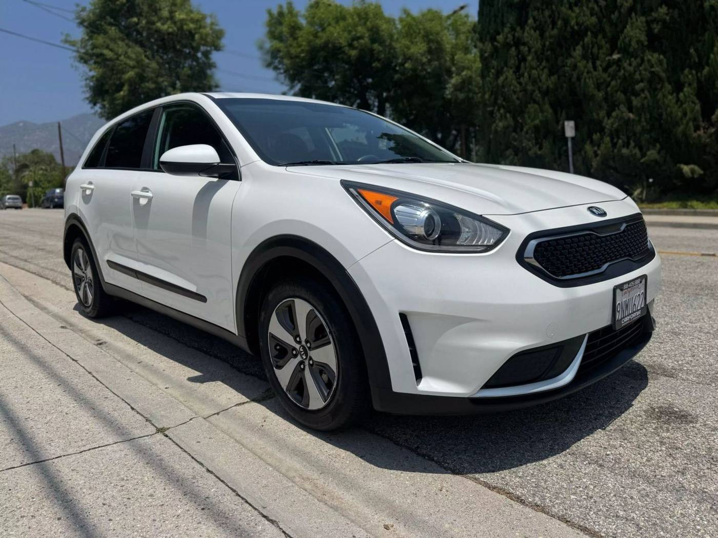 2017 Kia Niro Hybrid FE — SUV — 118,412 mi — La Crescenta, CA