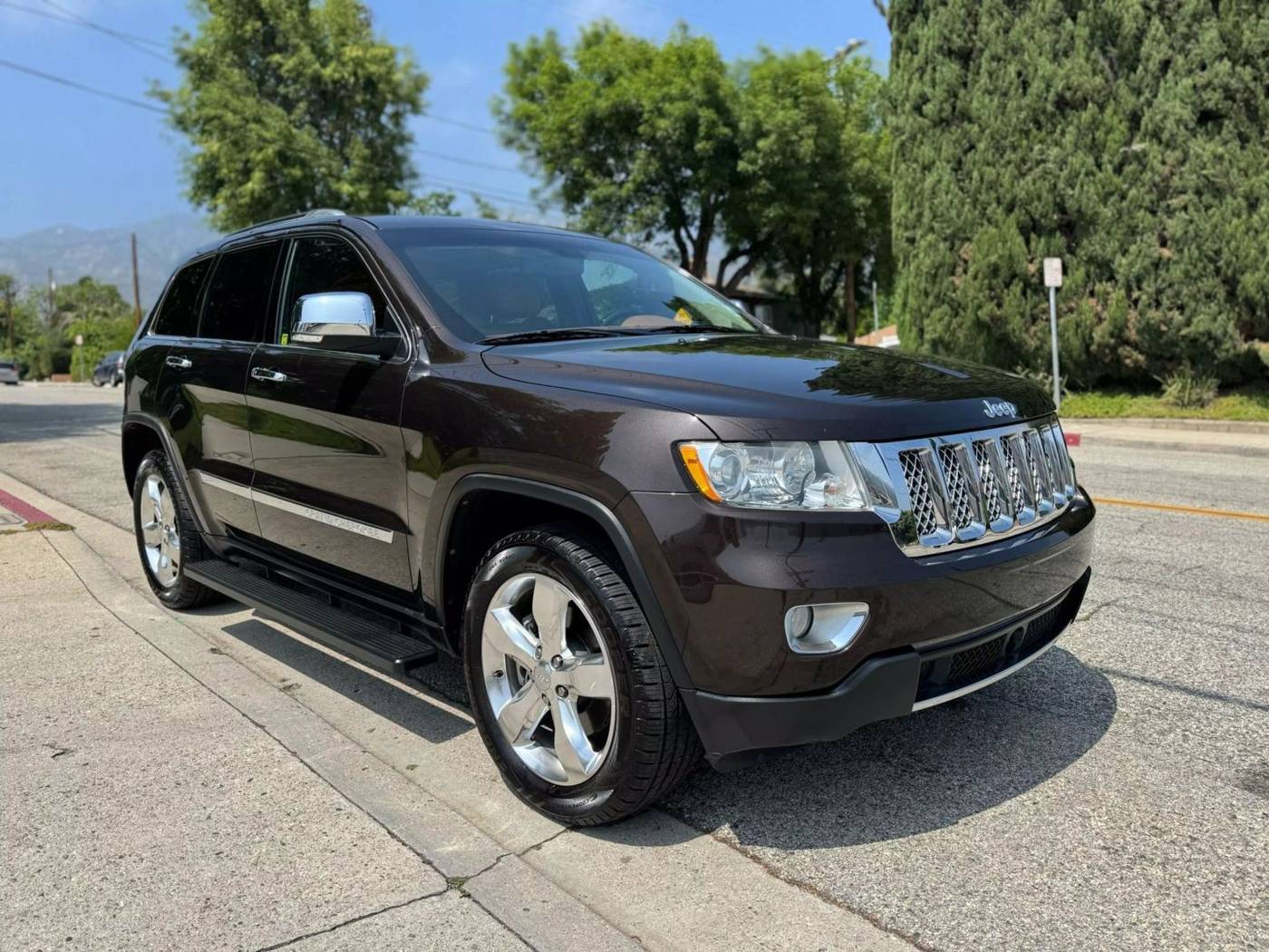 2011 Jeep Grand Cherokee Overland Summit — SUV — 56,522 mi — La Crescenta, CA