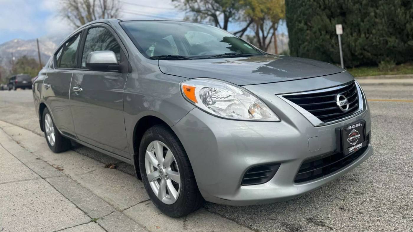 2014 Nissan Versa 1.6 SV — Sedan — 104,350 mi — La Crescenta, CA