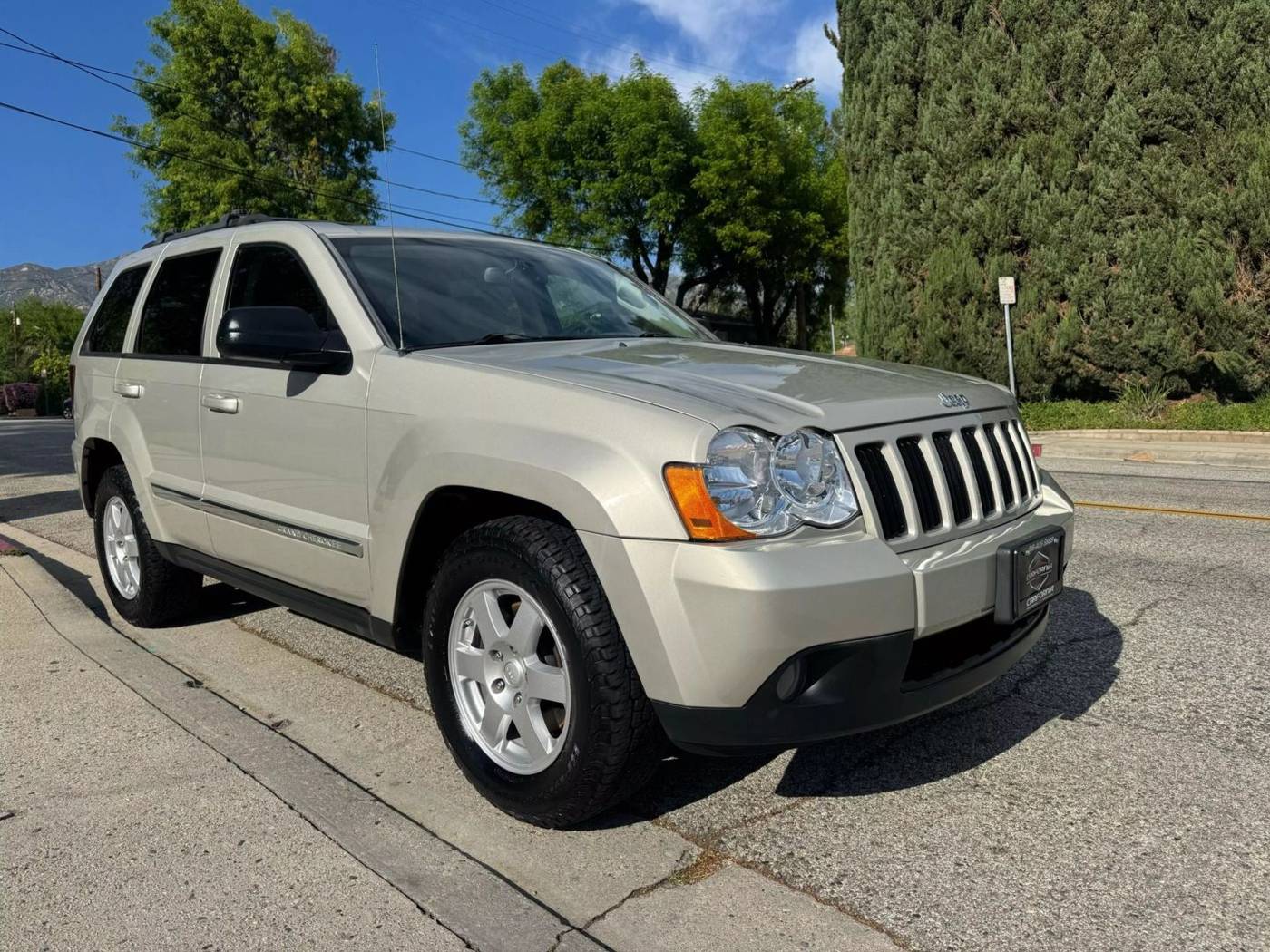 2010 Jeep Grand Cherokee Laredo — SUV — 83,611 mi — La Crescenta, CA