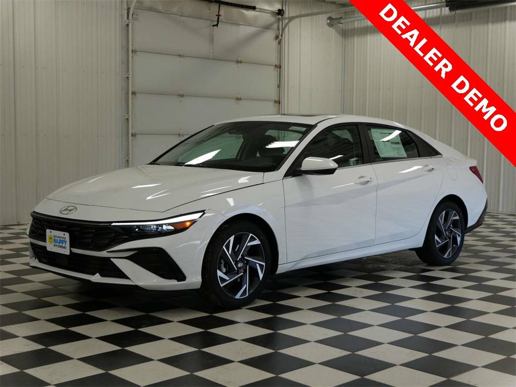 2024 Hyundai Elantra SEL — Sedan — 6,243 mi — Rochester, MN