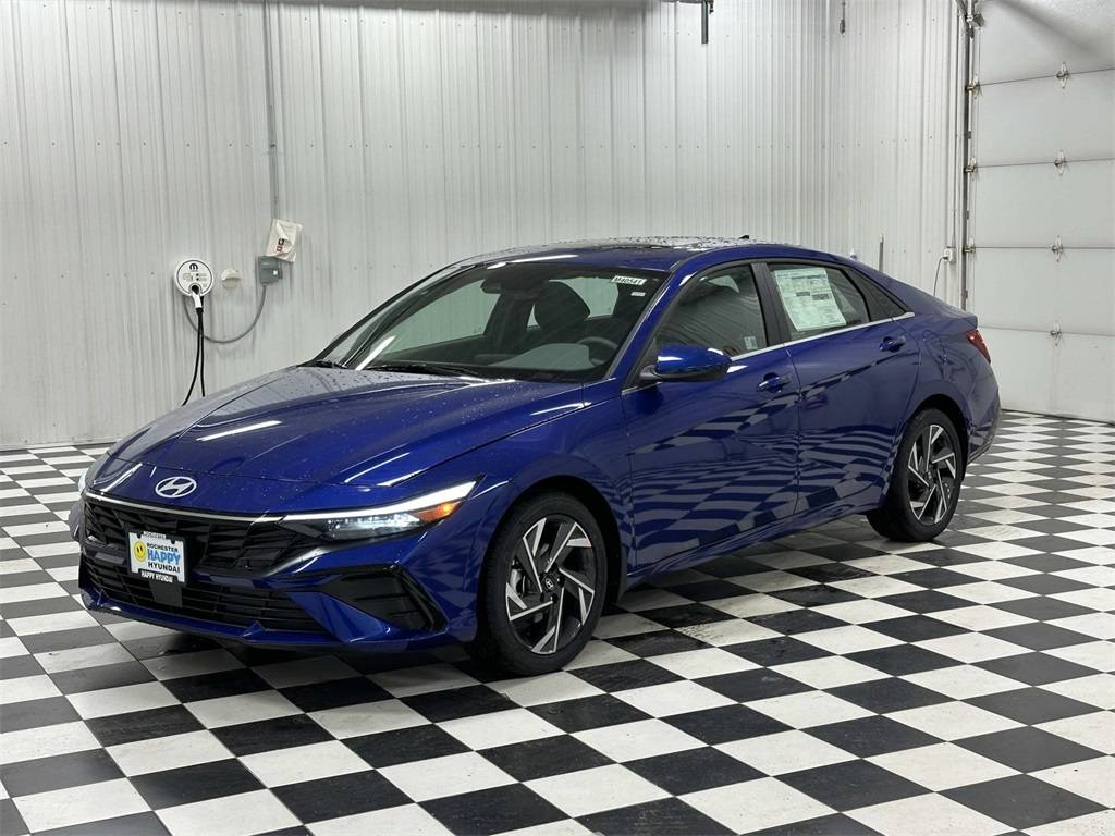 2024 Hyundai Elantra SEL — Sedan — 3,947 mi — Rochester, MN
