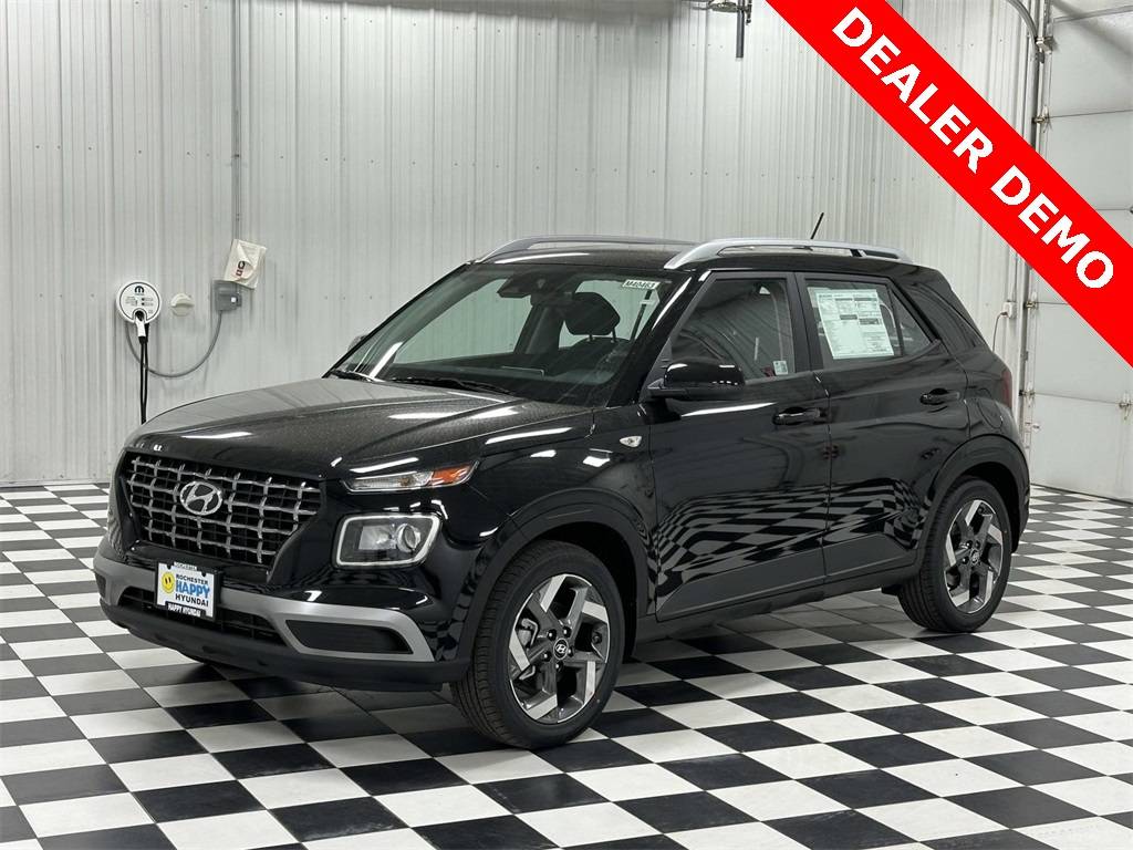 2024 Hyundai Venue SEL — SUV — 13 mi — Rochester, MN