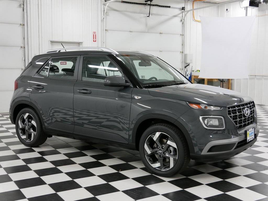 2025 Hyundai Venue SEL — SUV — 15 mi — Rochester, MN