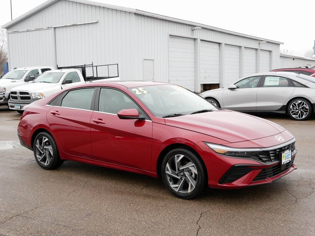 2025 Hyundai Elantra SEL Convenience — Sedan — 3,361 mi — Rochester, MN