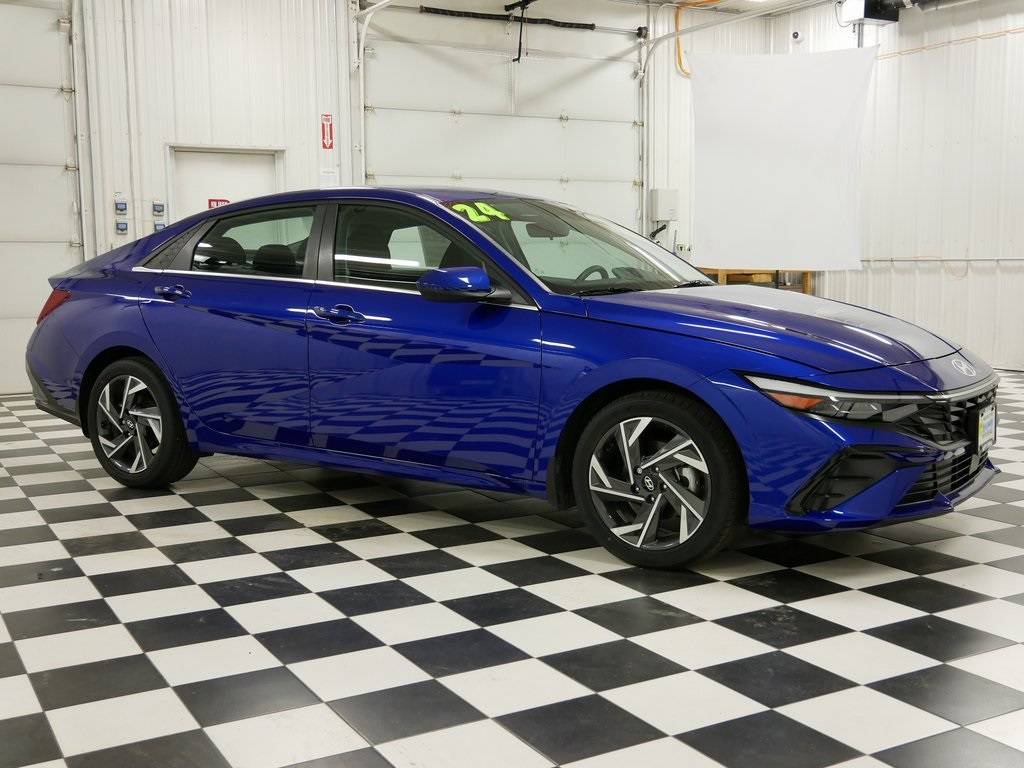 2024 Hyundai Elantra SEL — Sedan — 3,374 mi — Rochester, MN