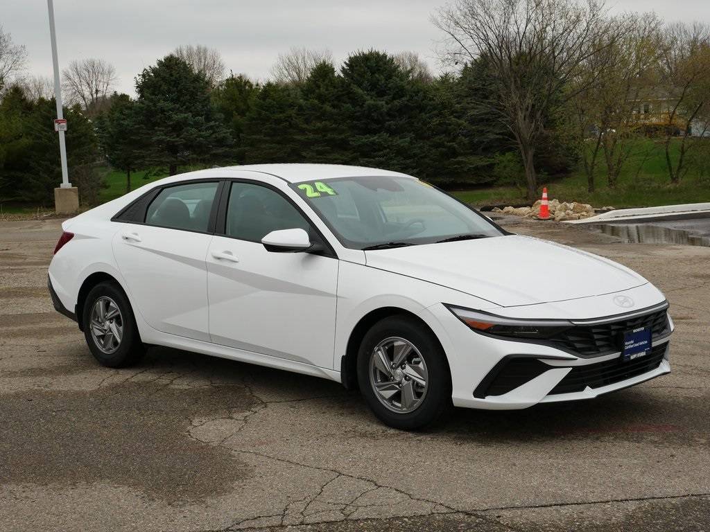 2024 Hyundai Elantra SE — Sedan — 12 mi — Rochester, MN