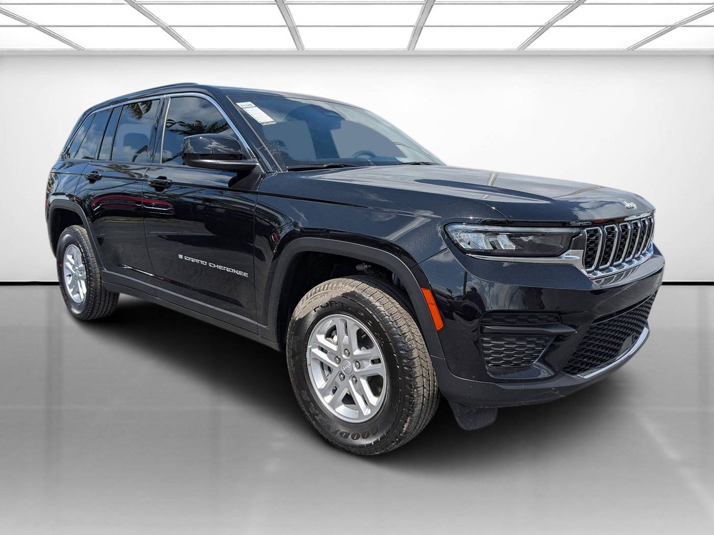 2025 Jeep Grand Cherokee Laredo — SUV — 100 mi — Miami, FL