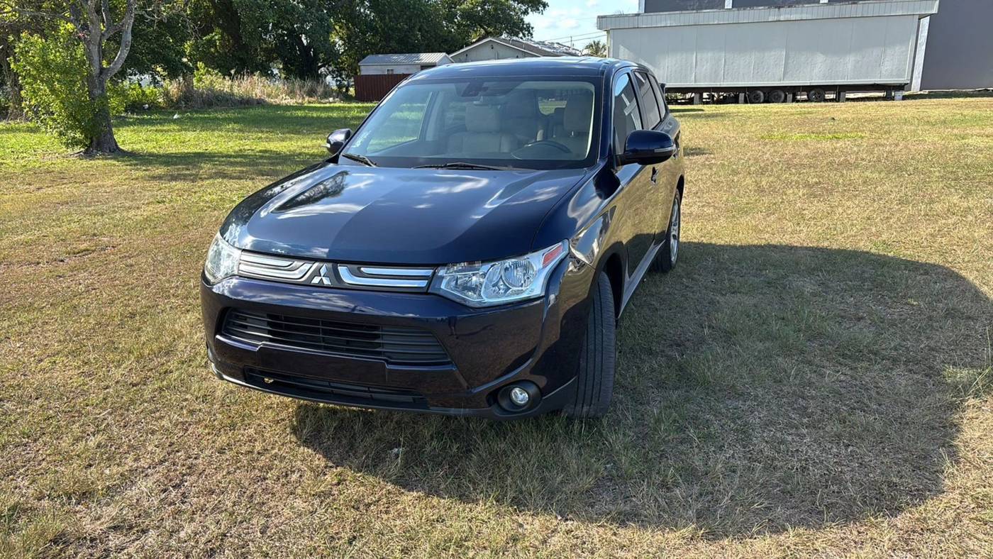 2014 Mitsubishi Outlander SE — SUV — 105,824 mi — Miami, FL
