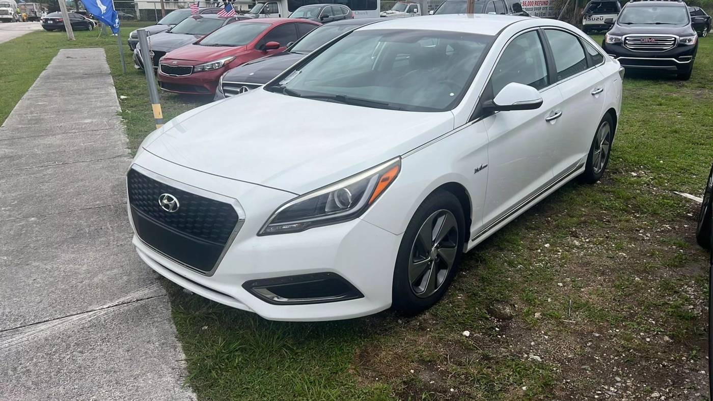 2016 Hyundai Sonata Hybrid Limited — Sedan — 108,151 mi — Miami, FL