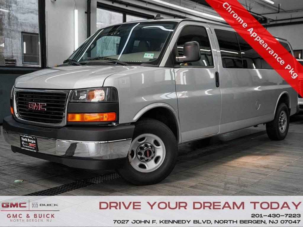 2017 GMC Savana Passenger LT — Passenger Van — 53,023 mi — North Bergen, NJ
