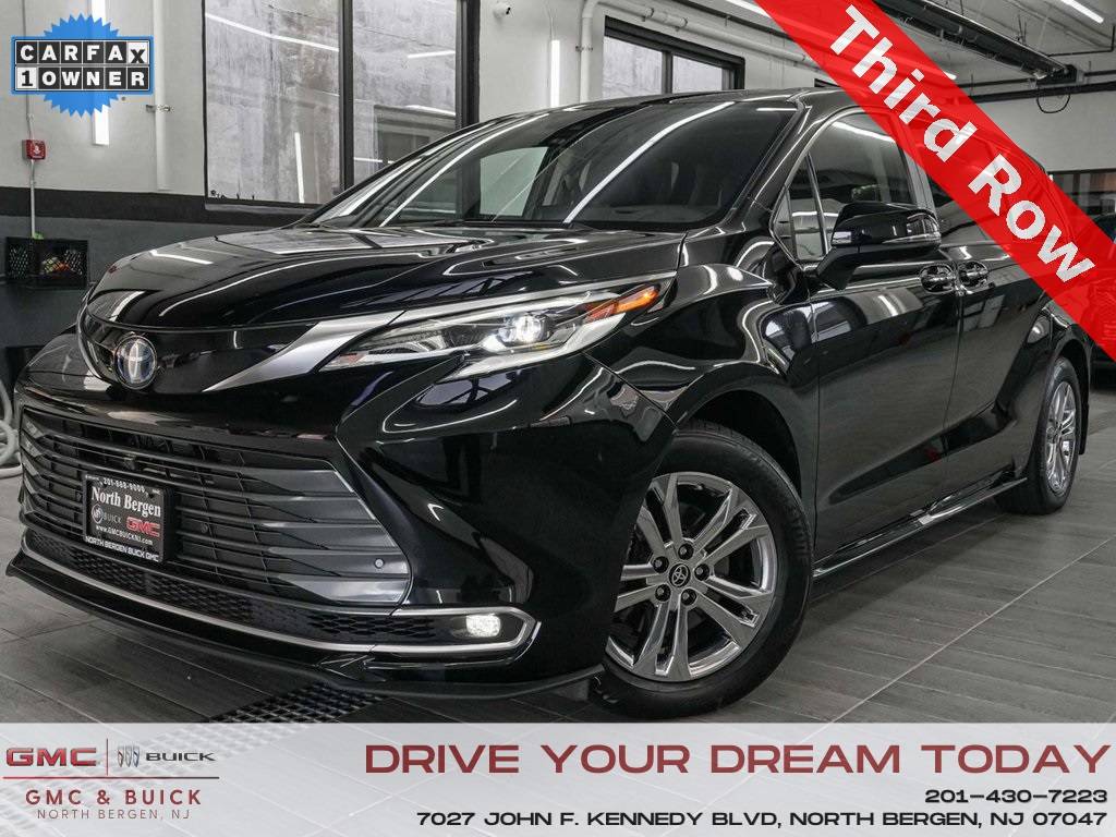 2022 Toyota Sienna Platinum — Minivan — 14,830 mi — North Bergen, NJ