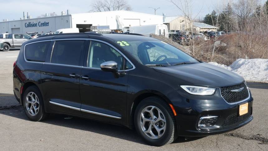2023 Chrysler Pacifica Limited — Minivan — 60,638 mi — Rochester, MN