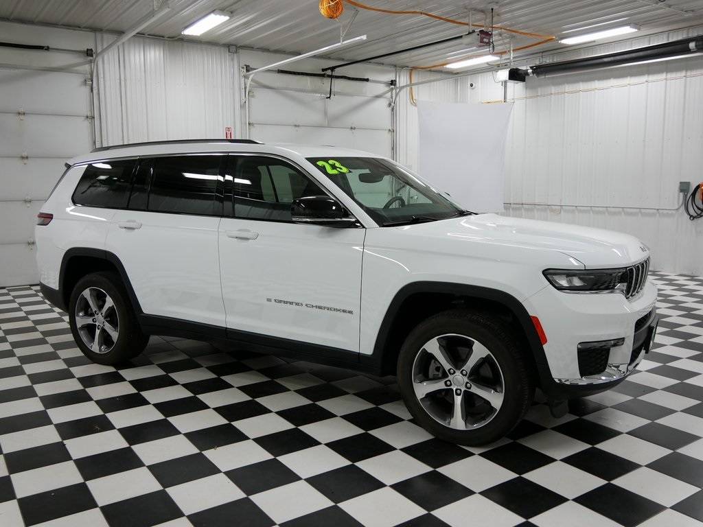 2023 Jeep Grand Cherokee Limited — SUV — 15,992 mi — Rochester, MN