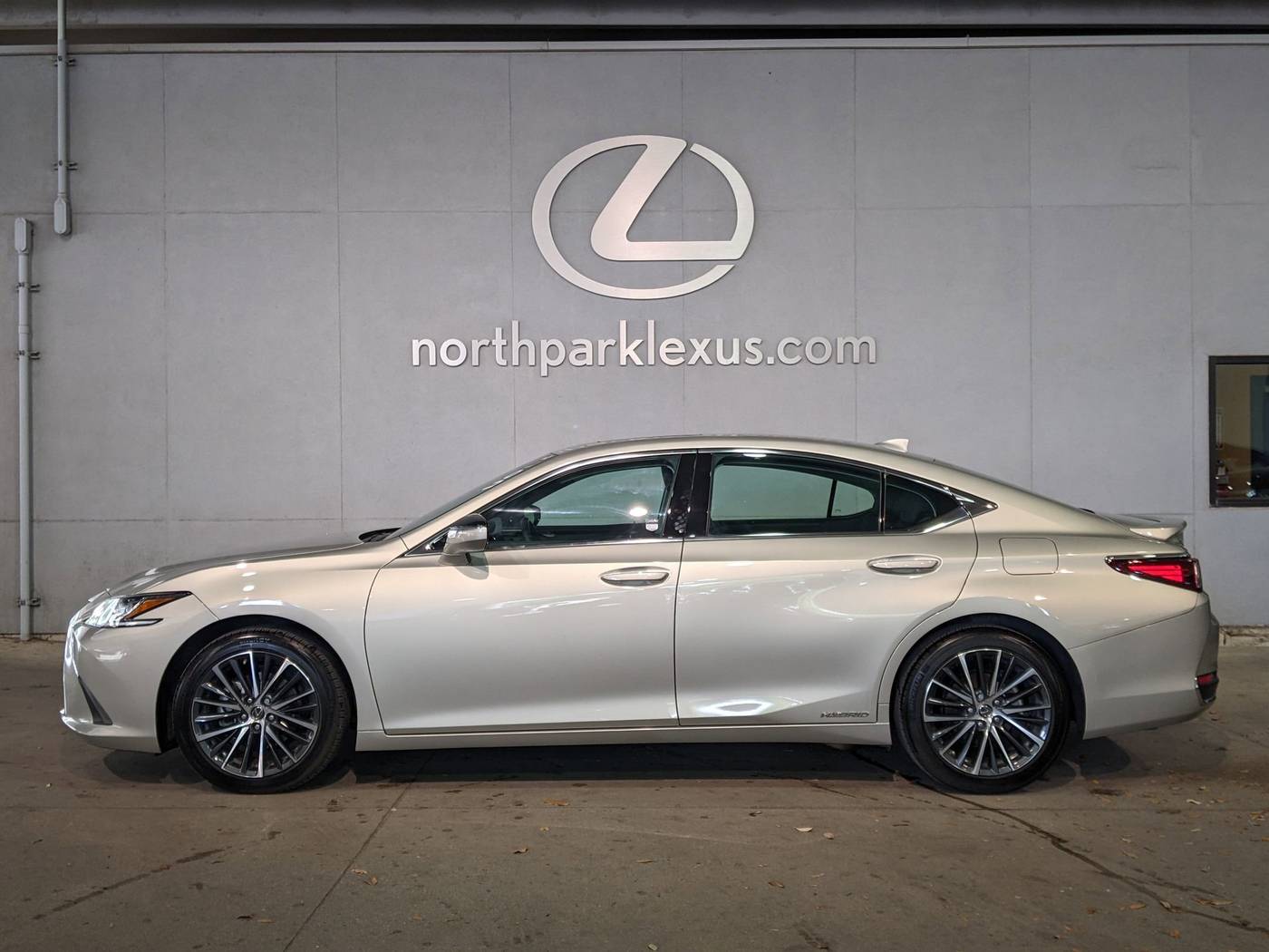 2022 Lexus ES ES 300h — Sedan — 23,504 mi — San Antonio, TX