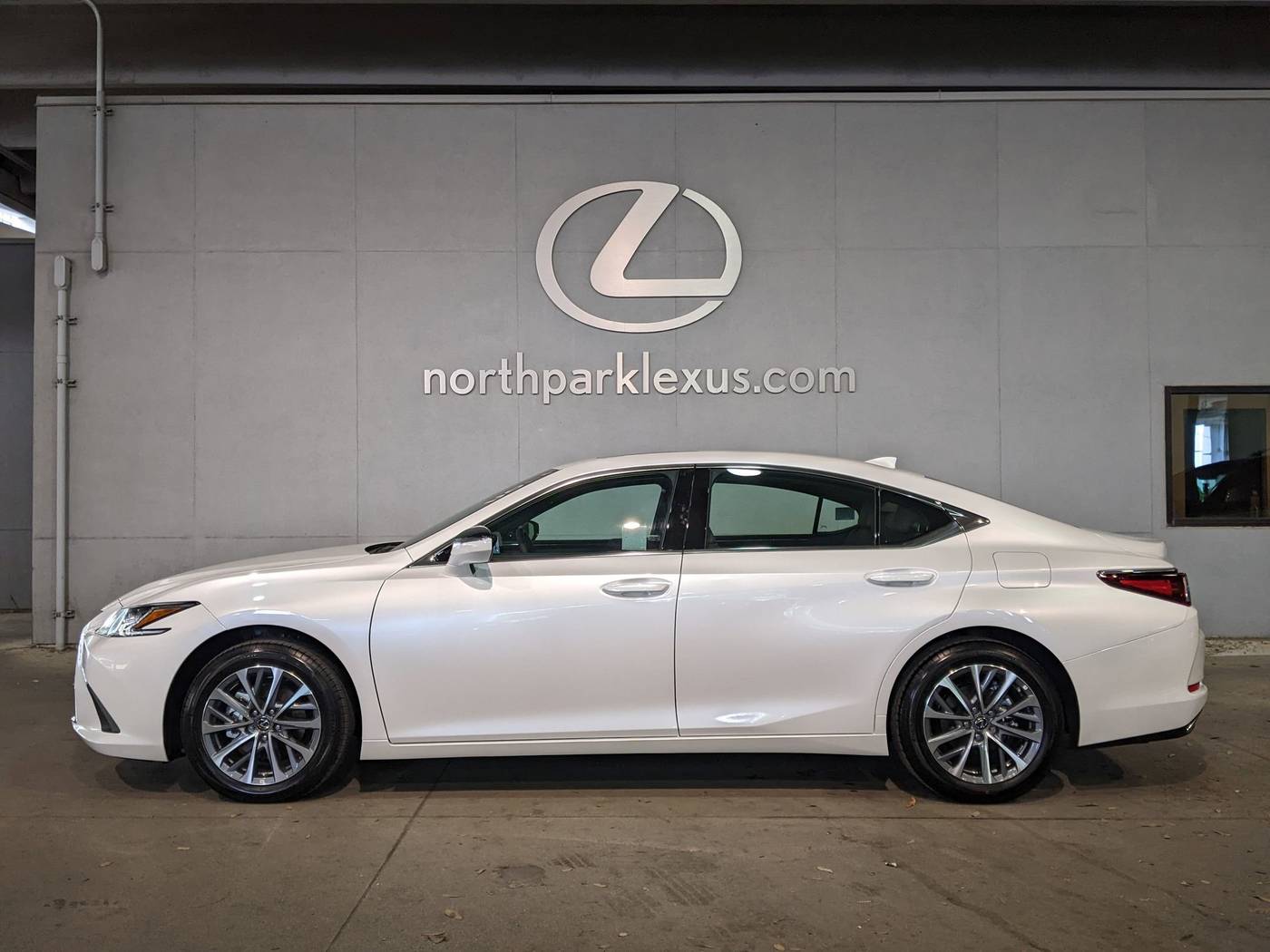 2025 Lexus ES ES 350 — Sedan — 51 mi — San Antonio, TX