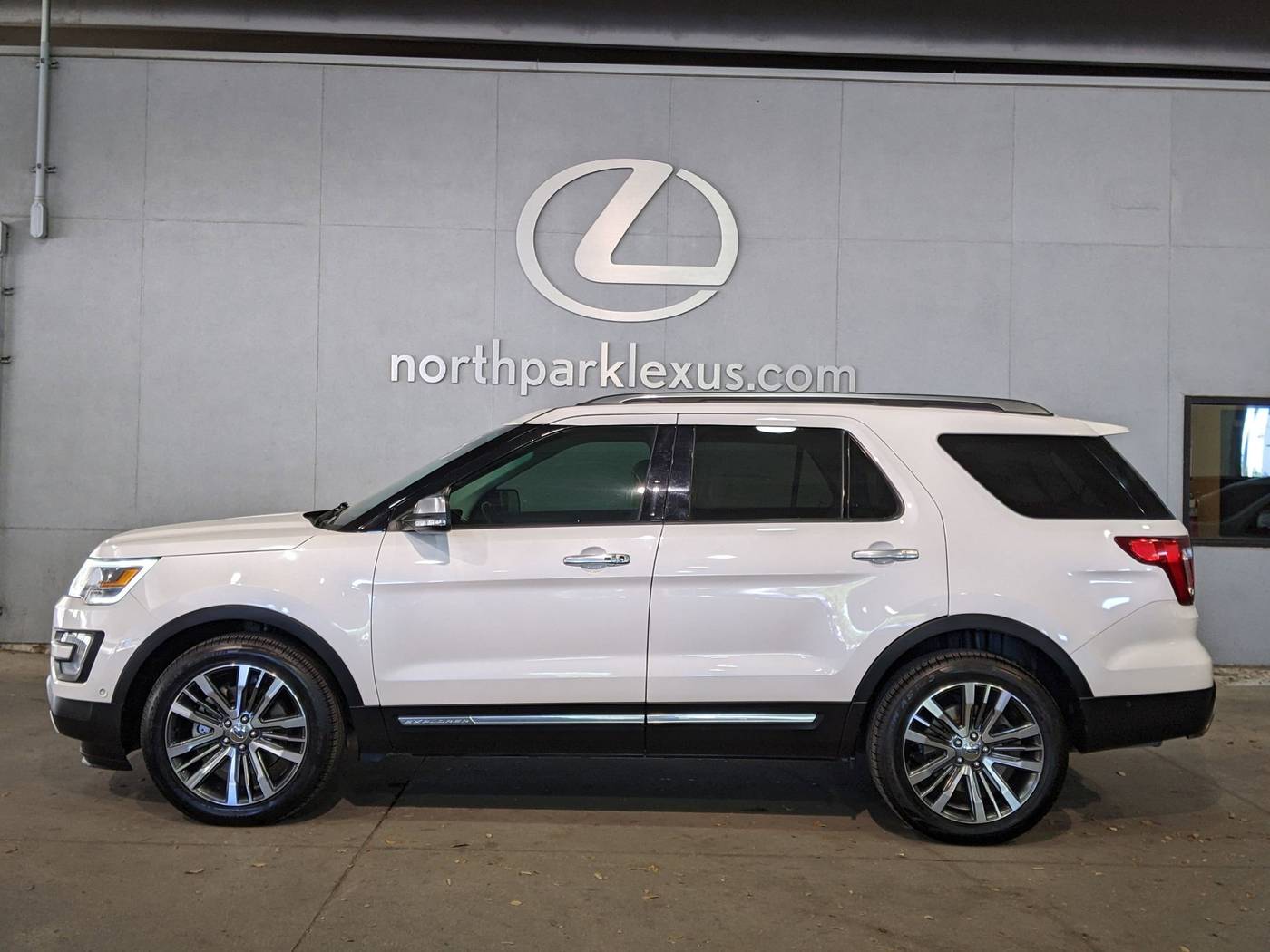 2017 Ford Explorer Platinum — SUV — 75,606 mi — San Antonio, TX