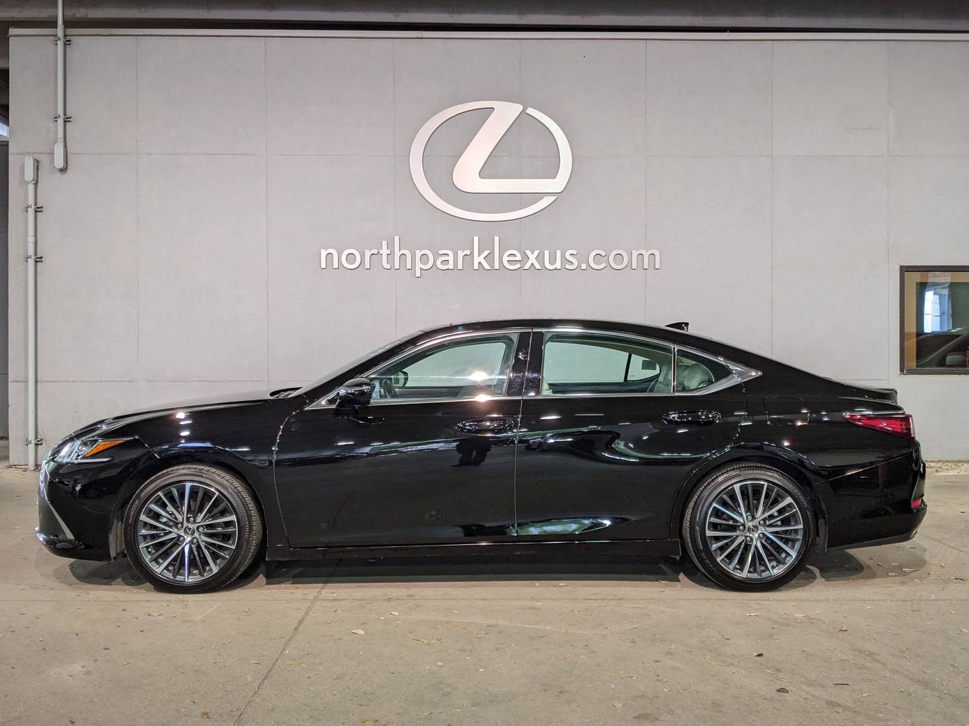 2024 Lexus ES ES 350 Luxury — Sedan — 11,237 mi — San Antonio, TX